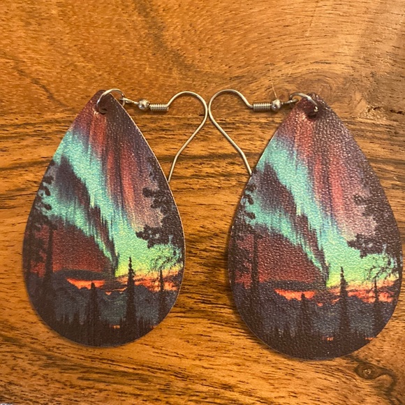 🌈 Gorgeous & Fragile Aurora Earrings 🌌 - Picture 1 of 3